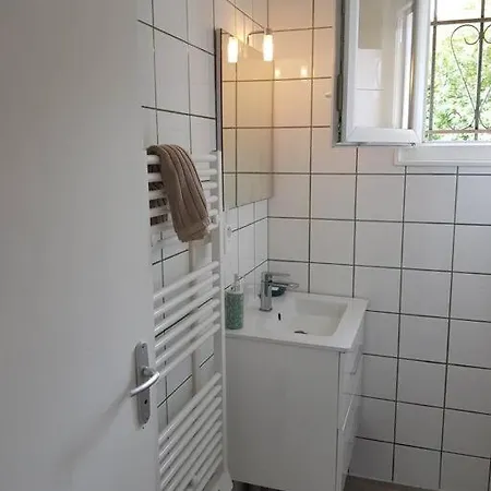 House Avec Jardin 200m De La